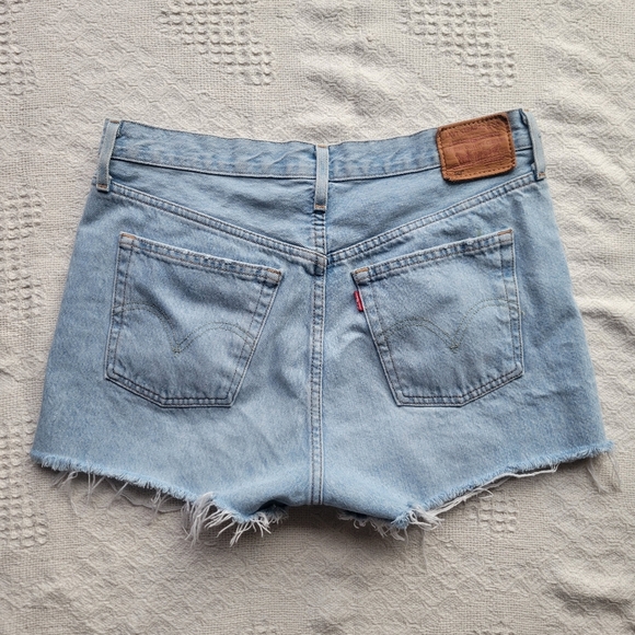 Levi's 501 Cut-Off Casual Summer Denim Jean, Light Wash - Picture 2 of 7